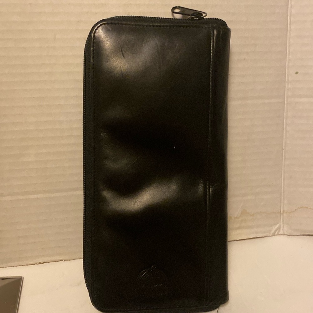 VGUC. DOPP black calf skin leather zipped around passport document walle…